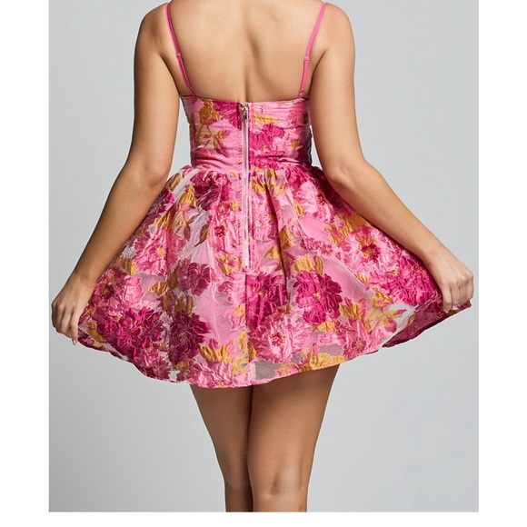 Showpo dress! Size US 6! - Picture 2 of 3